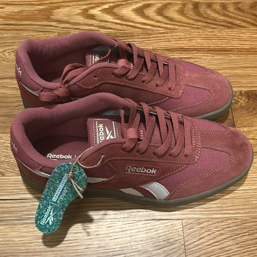 Reebok, women’s size 8
